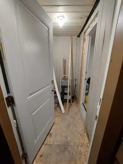 1-bedroom house/ apartment with own basement available for rent. New floors, paint, shower, kitchen,...