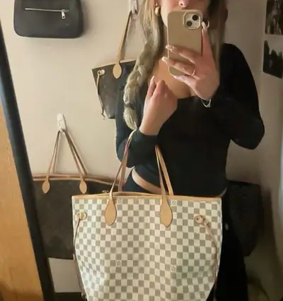 Brand new Louis Vuitton Neverfull MM in the pattern, a stylish and practical tote bag. The bag is in...