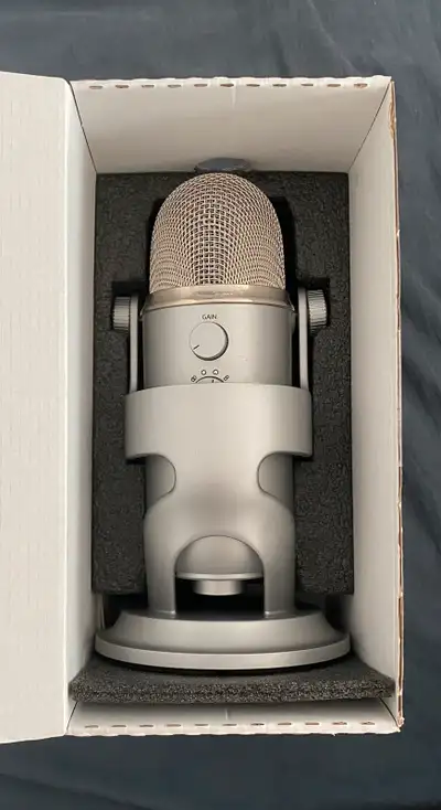 150$ OBO Sells for brand new 200$ Record crystal-clear audio with this Blue Yeti USB microphone, ide...