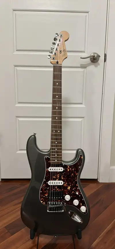fender Squier Stratocaster HSS, View more