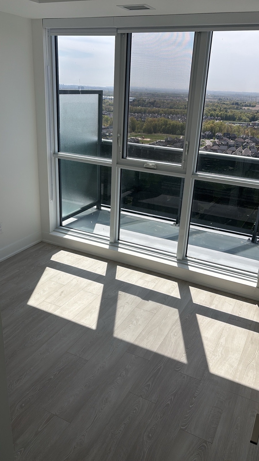 2 Bed 2 Bath Condo In Oshawa North 4