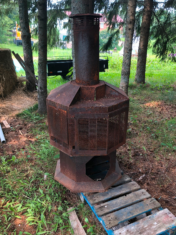 Foyer extérieur au bois dans Foyers & bois de Chauffage  à Rimouski / Bas-St-Laurent