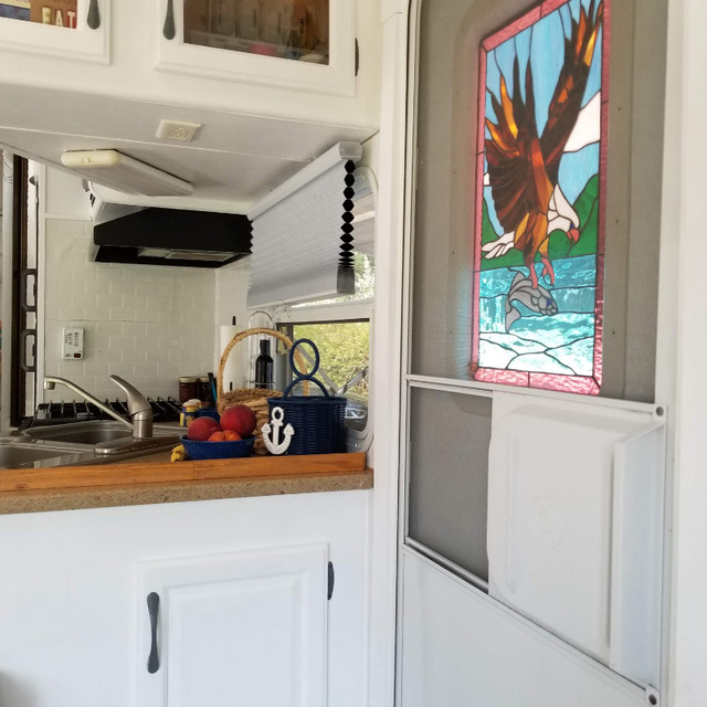 5th Wheel - light, bright and fun renovation; goes off-road in Travel Trailers & Campers in Cranbrook - Image 2