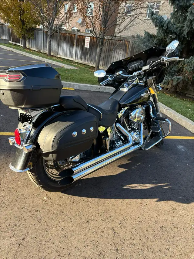 HARLEY DAVIDSON FLS SOFTAIL DELUXE. in Street, Cruisers & Choppers in Oakville / Halton Region - Image 3