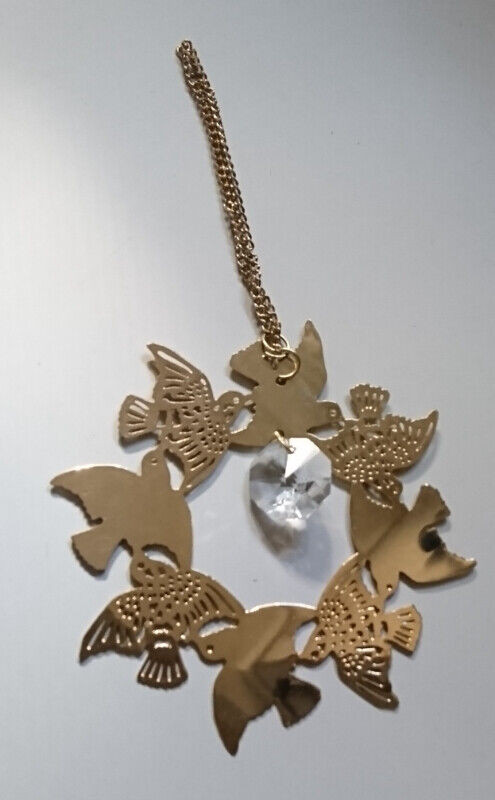 Vintage Gold Plated Circle of Birds Ornament in Arts & Collectibles in Oshawa / Durham Region