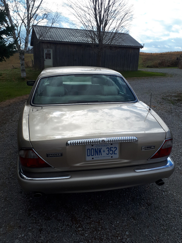 2000 xj8 Jaguar Vanden Plas in Cars & Trucks in Kawartha Lakes - Image 2