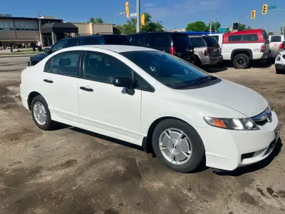 2010 Honda CIvic DX-G 1.8L, 4 cyl, automatic, 136000 kms. CLEAN TITLE Cheap on gas, Low kms for the...
