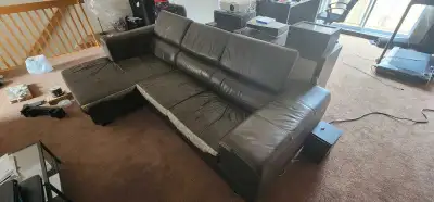 Sofa sectionnel a donner. Venir chercher