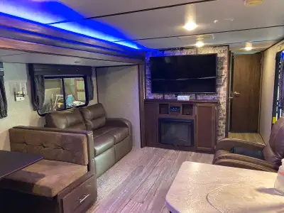 2019 Alpha Wolf Cherokee Travel Trailer
