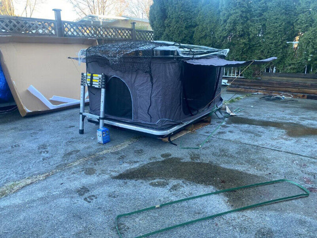 2 Persons Hardshell Roof Top Tent in Fishing, Camping & Outdoors in Burnaby/New Westminster