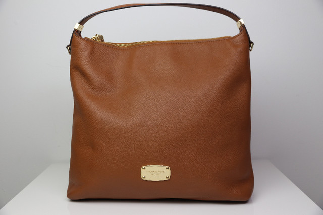 Michael Kors Handbag in Women's - Bags & Wallets in Gatineau