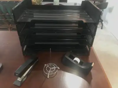 Plusieurs Articles de bureau :  4 plateaux pour filières, etc…, View more