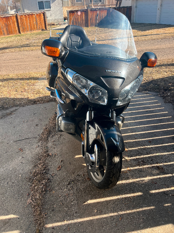 2010 Honda Gold wing for sale in Touring in Edmonton - Image 3