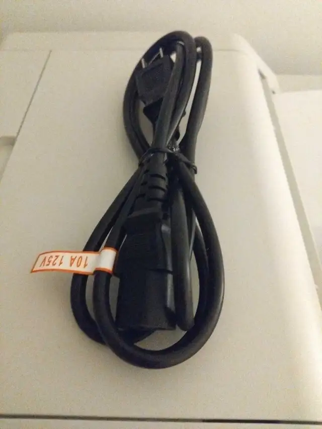 Power Cord in Cables & Connectors in Oakville / Halton Region - Image 2