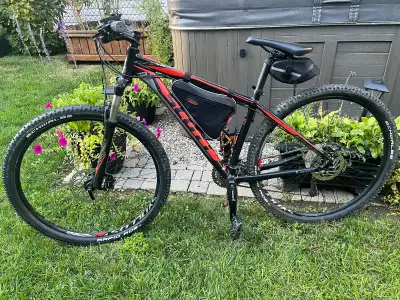 Like brand new Aluminum Scott mountain bike large frame, used only a handful of times, Front adjusta...