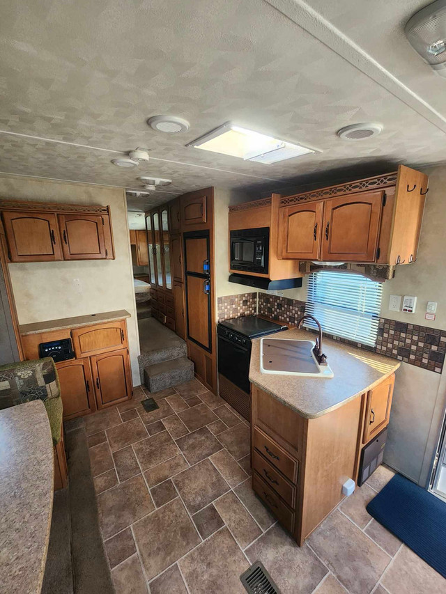 2011 Palomino Puma 253FBS, Open Concept in Travel Trailers & Campers in Oshawa / Durham Region - Image 4