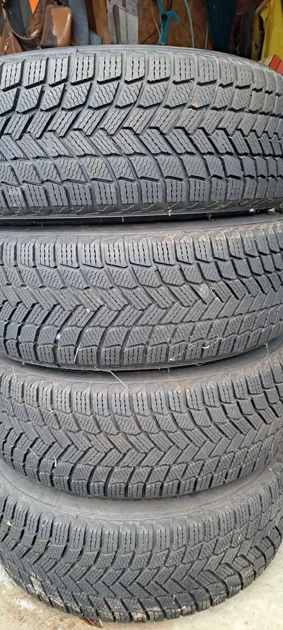 New never used Michelin X-ICE 235/65 R17