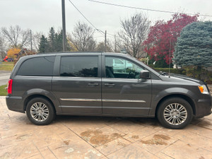 2015 Chrysler Town & Country L-touring