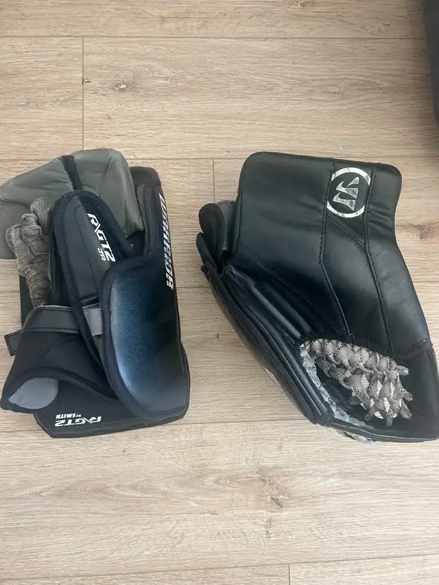 Full set of used, high quality youth goalie gear in Hockey in City of Toronto - Image 10