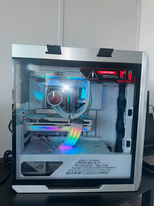 Gaming PC! ASUS ROG Strix Helios 9800X3D + RTX 5070 Ti, 32GB RAM in Desktop Computers in Edmonton - Image 2