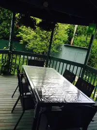 Grande table patio avec 6 chaises