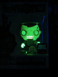 Freddy Zombie GITD SE 4500 Funko Pop 