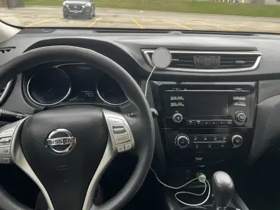 This Nissan Rogue is a reliable SUV with a comfortable interior and a host of features. This SUV off...