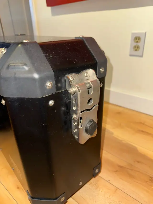 Unit Garage Aluminium Paniers in Motorcycle Parts & Accessories in Edmonton - Image 4