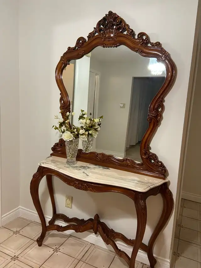 French Louis XV Style Vintage Carved Mahogany Frame Wall Mirror in Other Tables in Mississauga / Peel Region - Image 4