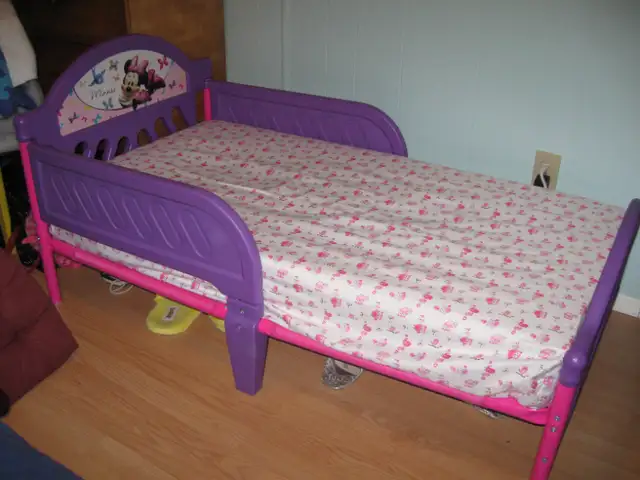 Lit pour petite fille in Beds & Mattresses in Lévis - Image 2