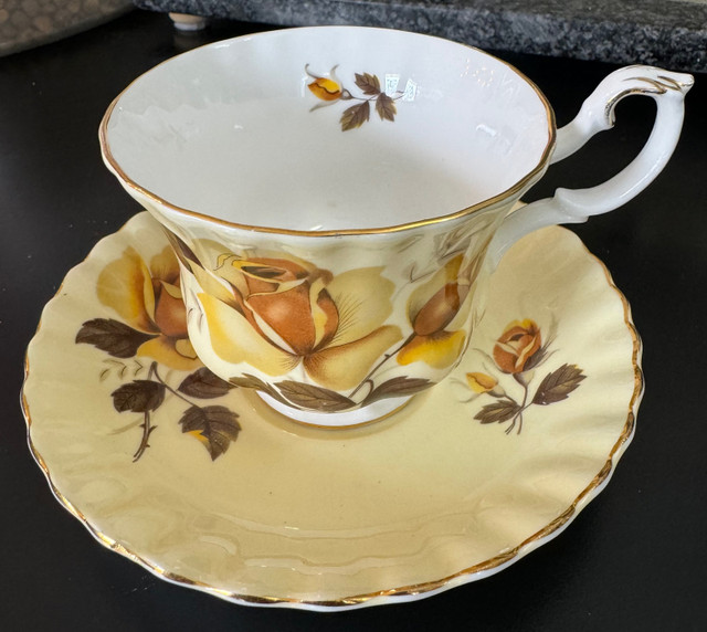 Tea cups & Saucers  in Kitchen & Dining Wares in St. Catharines - Image 4