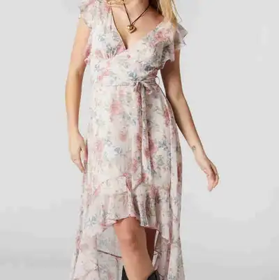 Streetwear Society Pink Floral Dress – Size L (New), View more