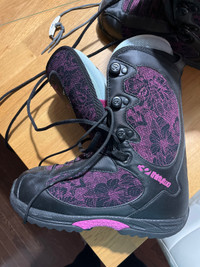 Women’s size 9 snowboarding boots 