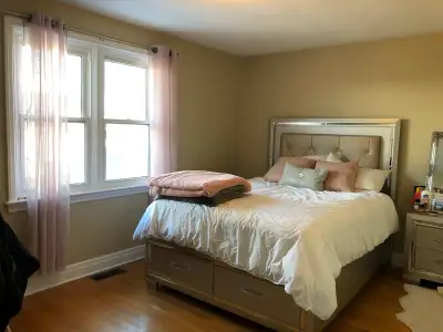 Main‑Floor Large Bright Bedroom– Female only house. Available July 1st Located near Woodroffe & Iris...