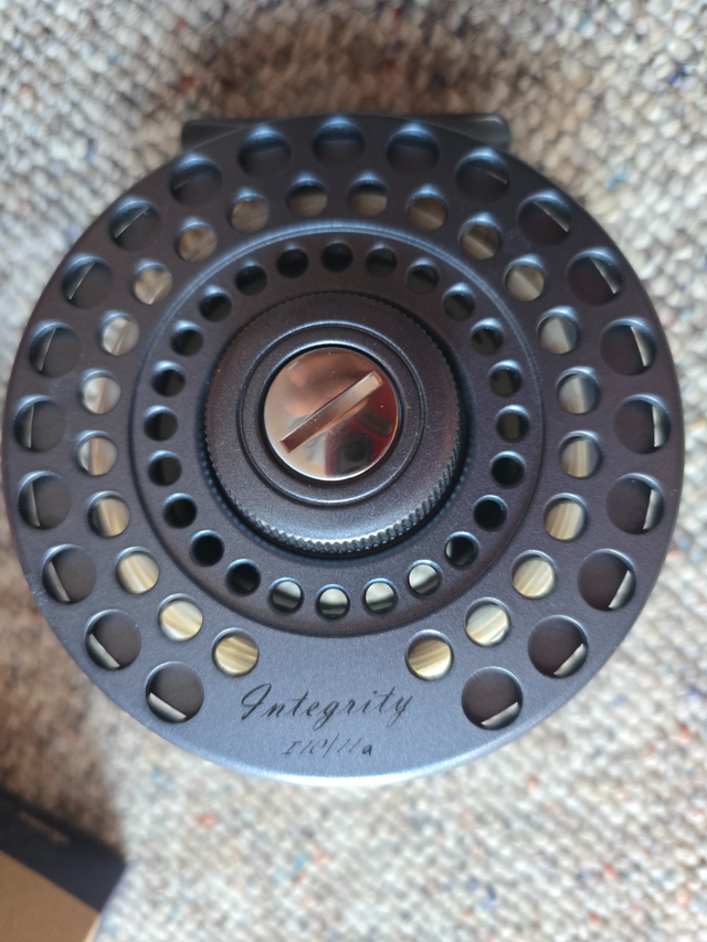 OKUMA SPEY INTEGRITY I10/11a FLY FISHING REEL w SPARE SPOOL in Fishing, Camping & Outdoors in Kitchener / Waterloo - Image 9