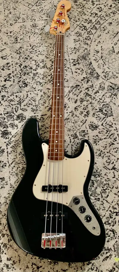 MIM Fender Bass, View more