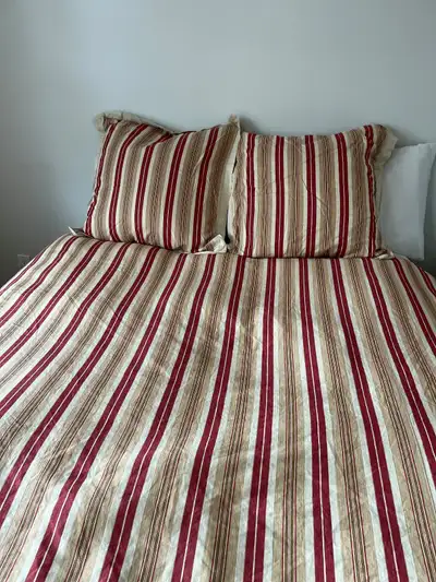 Pottery Barn queen duvet cover with 2 square pillow covers, View more