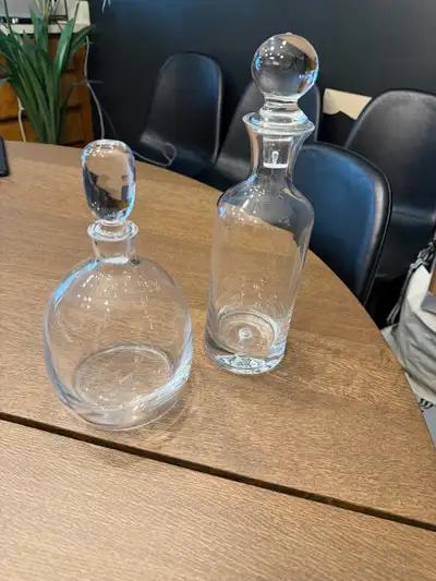 Lot 2 carafes en verre pour alcool style mid-century, View more