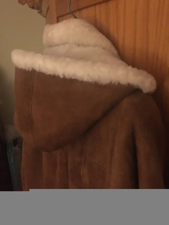 Brand new Sheepskin coat in Women's - Tops & Outerwear in City of Montréal - Image 3