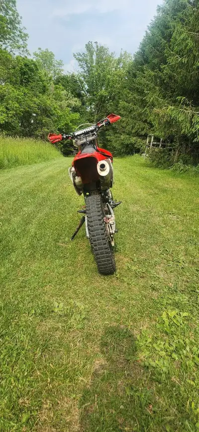 Selling my 2007 honda crf250x. It had a complete engine rebuild. New parts are, crank, piston, rings...