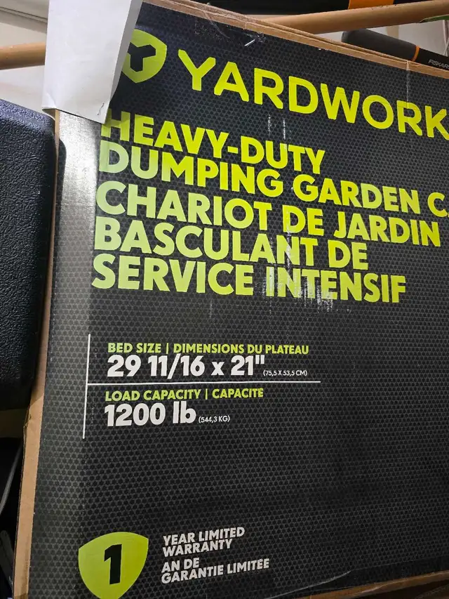 Yardworks Heavy-Duty Dumping Garden Cart in Outdoor Tools & Storage in Mississauga / Peel Region - Image 3
