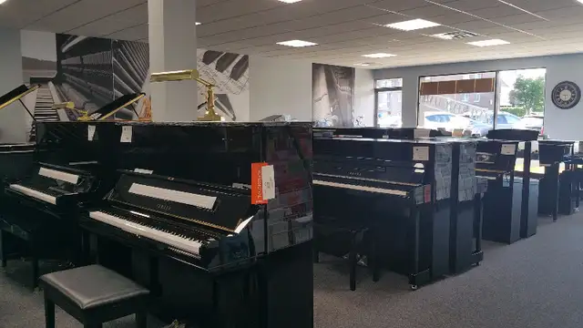 Méga vente de pianos acoustiques et numérique YAMAHA in Pianos & Keyboards in Laval / North Shore - Image 3