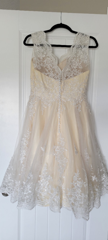 Ivory Wedding dress NEVER WORN in Wedding in Calgary - Image 2