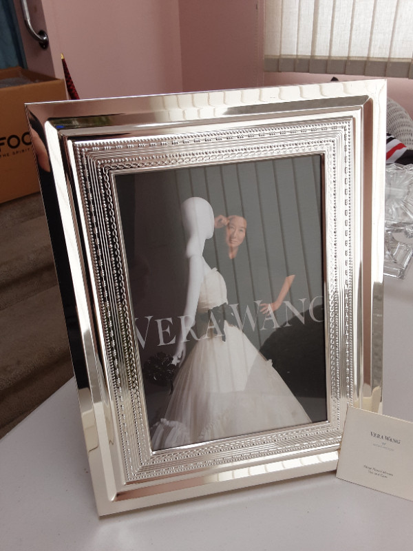 Cadre en argent Vera Wang 11x14 dans Décoration intérieure et accessoires  à Laval/Rive Nord