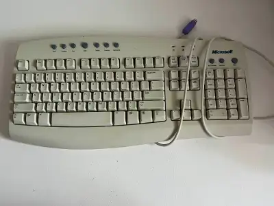 Microsoft Internet Keyboard (UNTESTED), View more