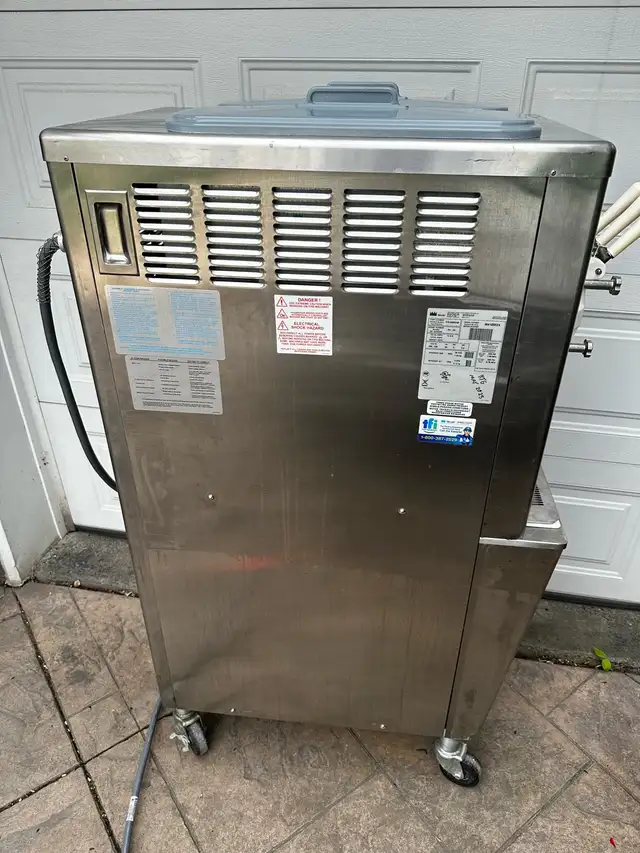 Taylor 791-33 soft serve ice cream machine  in Other in City of Toronto - Image 7