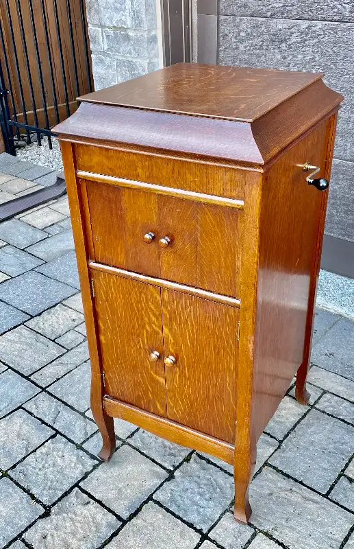 Antique “Columbia” Grafonola (c. 1910;  OAK Casing; Works!) in Other in Mississauga / Peel Region - Image 3