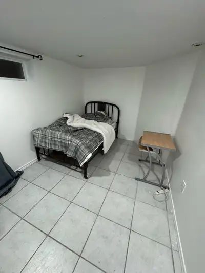 $550 A small furnished room for rent, close to all services, the main intersection of Lawrence Stree...