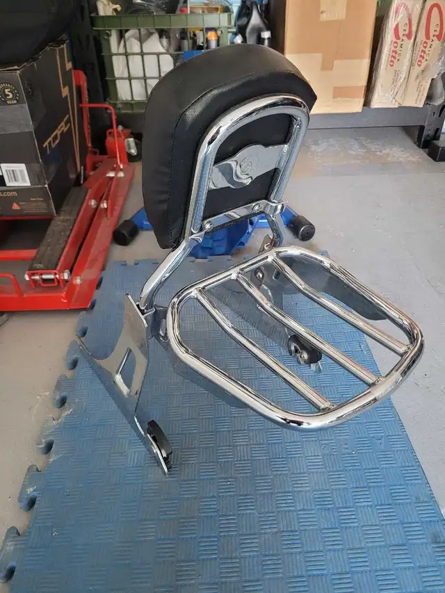 Harley Sissy Bar/Luggage Rack in Motorcycle Parts & Accessories in Markham / York Region - Image 3