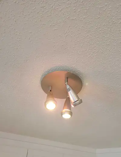 Luminaire 3 spots ajustables / 3 spot adjustable light fixture, View more